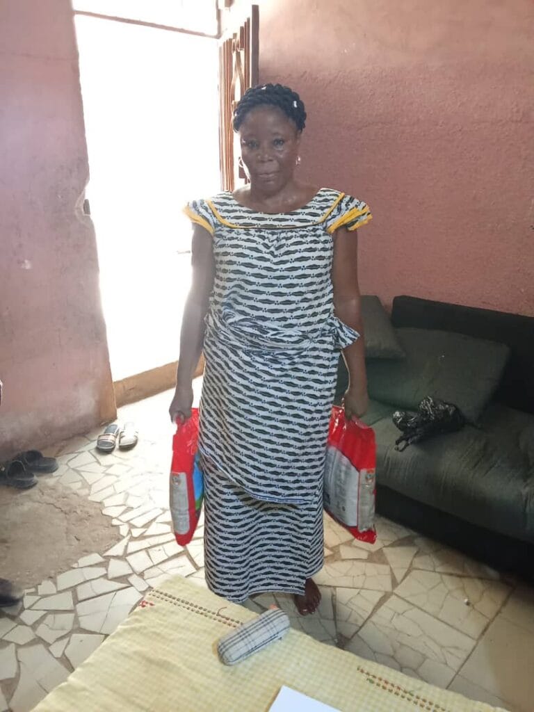 3-Distribution de sacs de riz aux membres du PACID