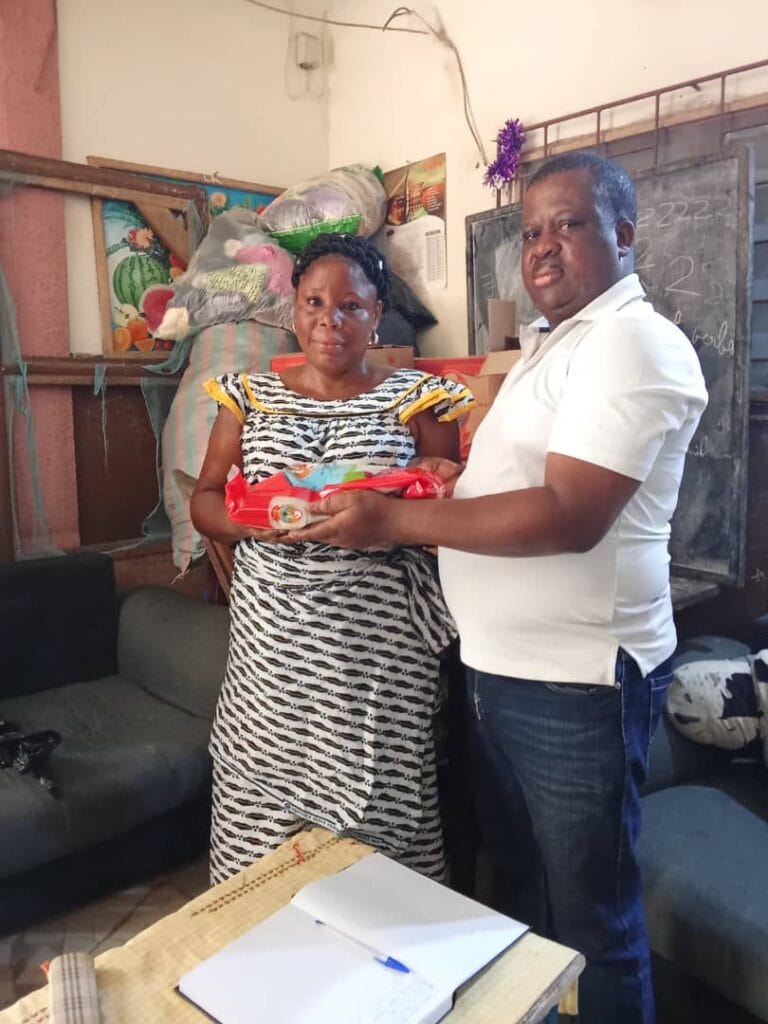 5-Distribution de sacs de riz aux membres du PACID